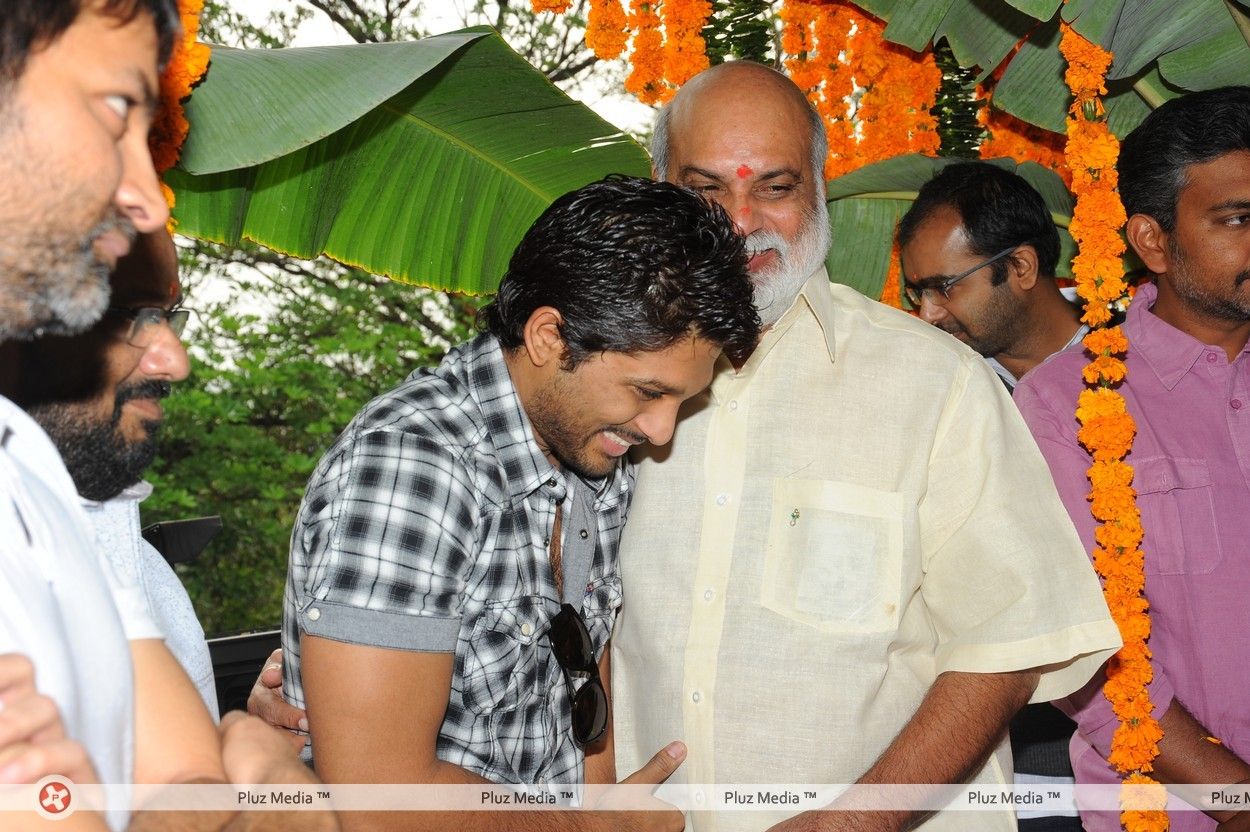 Allu Arjun - Allu Arjun Trivikram Movie Opening - Pictures | Picture 115026